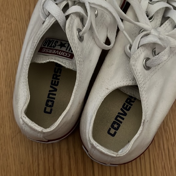 White low top converse size 7 - Picture 4 of 5